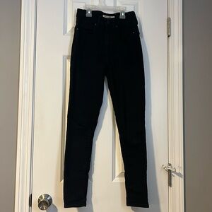High Rise Black Levi Jeans